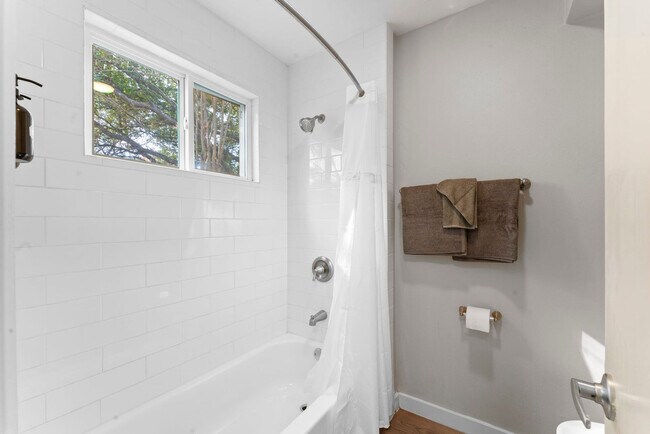 Building Photo - 6815 Great Northern Blvd