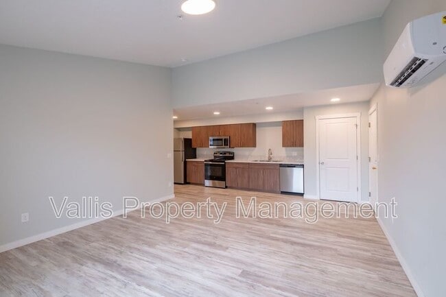 Building Photo - 13001 S Crompton Lane