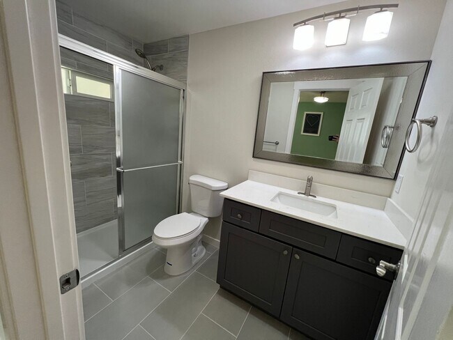 Building Photo - Recently Renovated Spacious Rambler with M...