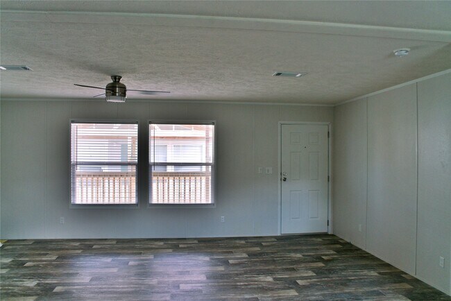 Building Photo - 5323 Green Ln