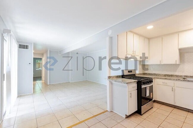 Building Photo - 709 Adeline Pl