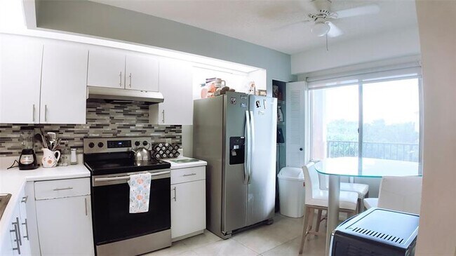 Building Photo - 12551 SW 16th Ct