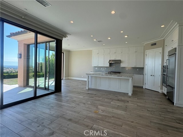 Building Photo - 110 Statura