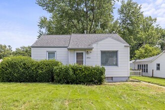 Building Photo - Cozy 3-Bedroom Ranch with Garage in Charming Old Towne Bellevue