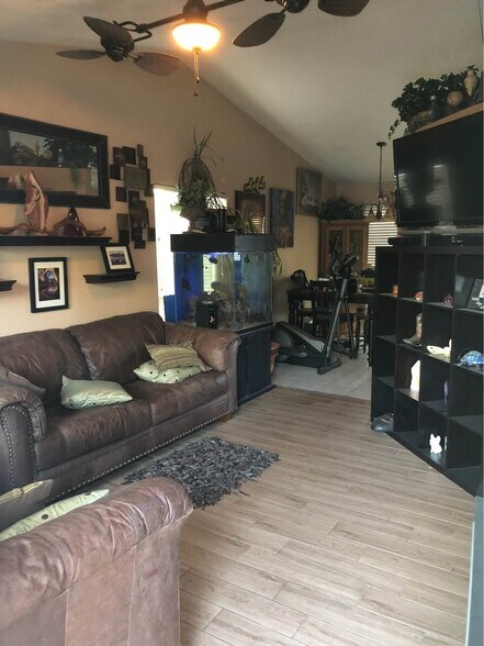 Building Photo - 89 N Paradise Way