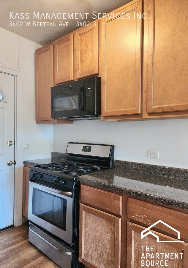 Building Photo - 4204 N Kimball Ave