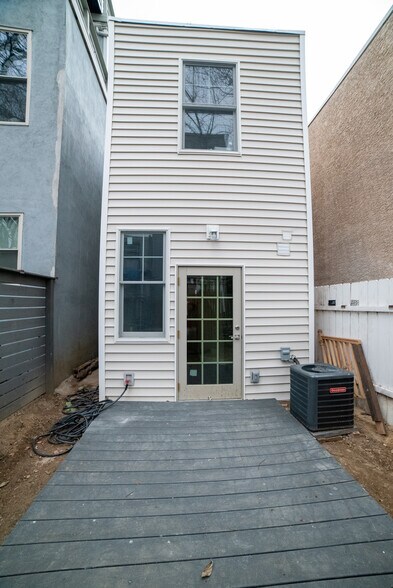 Building Photo - 2138 Sears St
