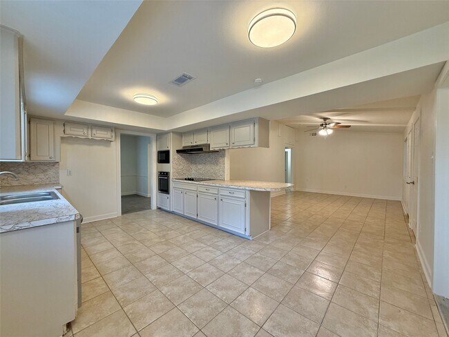 Building Photo - 2043 Cherry Laurel Dr