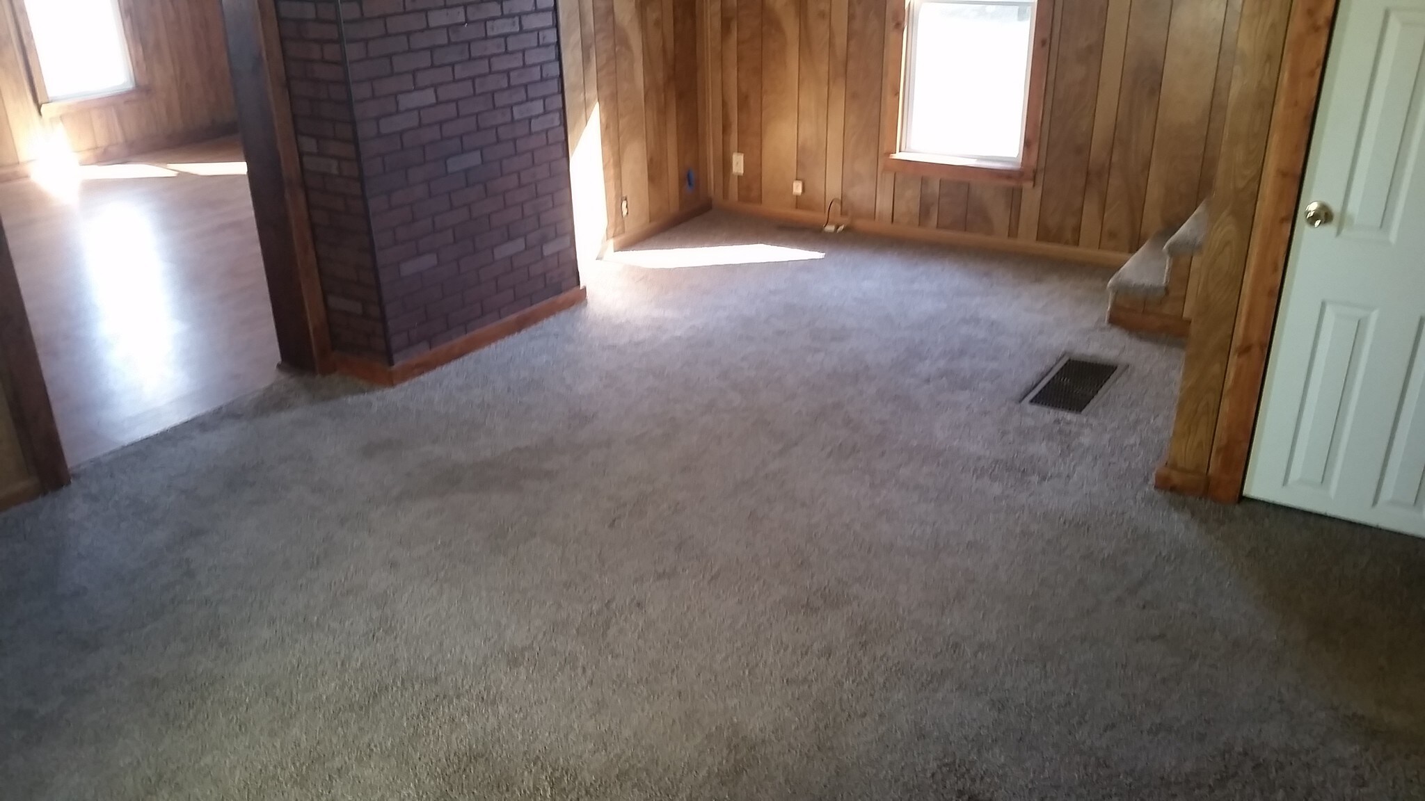 Building Photo - 315 S Maple St