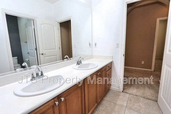 Building Photo - 2889 Market St