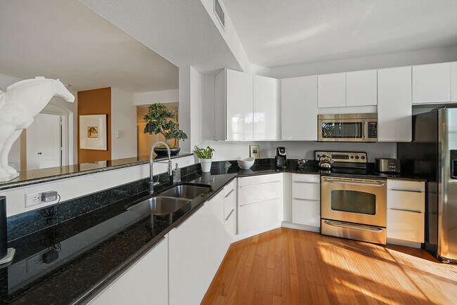 Building Photo - 11280 Legacy Ave