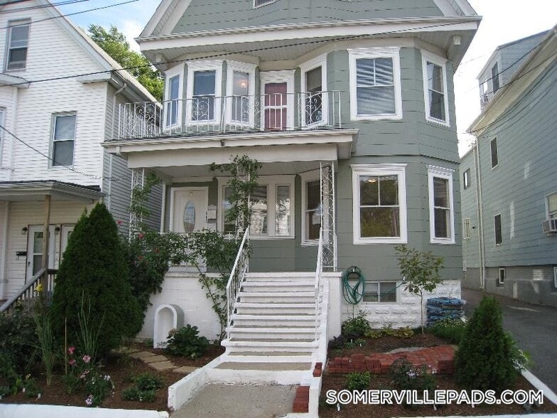 Building Photo - 10 Evergreen Ave