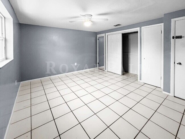 Building Photo - 6617 Warwick Cir