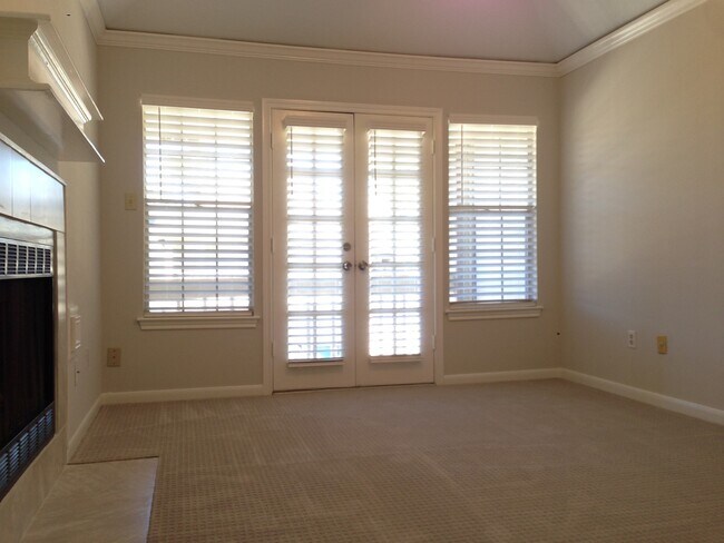 Building Photo - 5515 Strack Rd