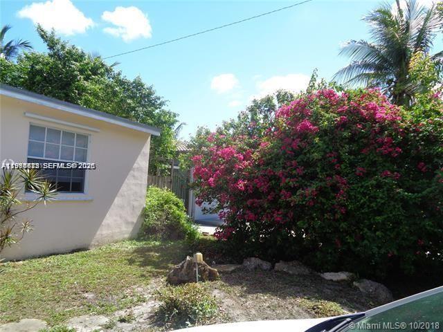 Building Photo - 1925 Thomas St