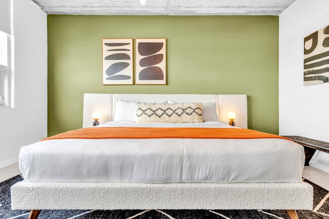 Building Photo - 3256 NE 1st Ave