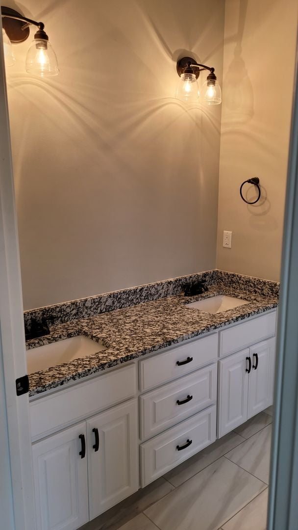 Building Photo - FULLY FURNISHED DUPLEX! 3BED 2BATH! ~ AVAL...