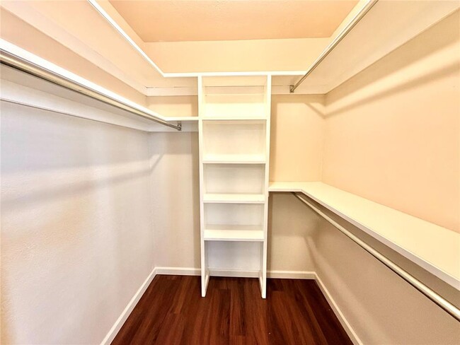 Building Photo - 12007 Shady Trail Ln