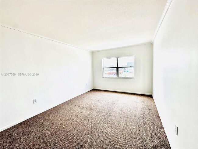 Building Photo - 400 Kings Point Dr