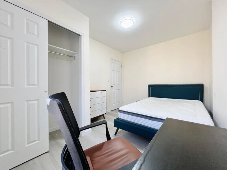 Building Photo - Furnished room/NOT APARTMENT