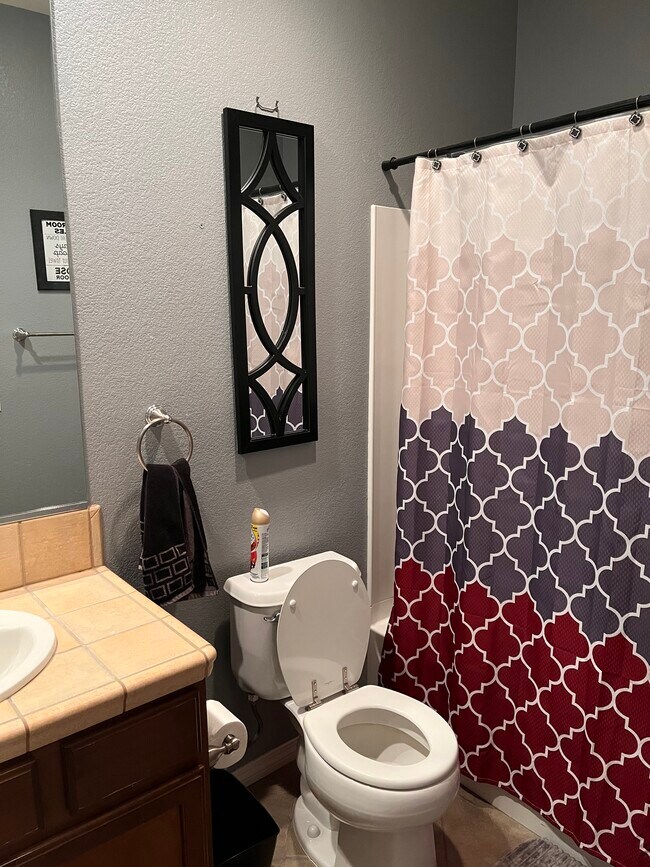 Building Photo - 1740 Greenfield Dr