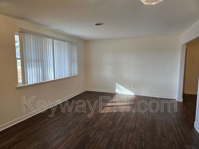 Building Photo - 3327 Cockatoo Rd