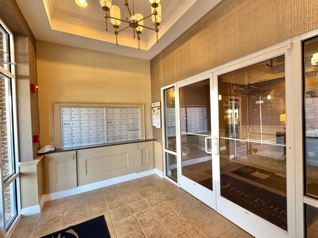 Building Photo - NEWPORT NEWS - STUNNING APARTMENT IN  THE ...