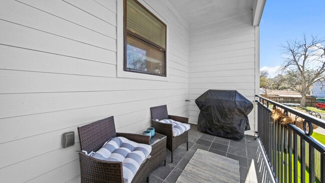 Building Photo - 833 Wakefield Dr