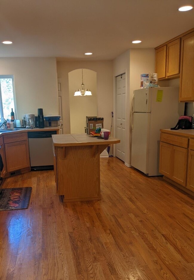 Building Photo - Woodinville Duvall Road. 4 bed. +den. 2.5 ...
