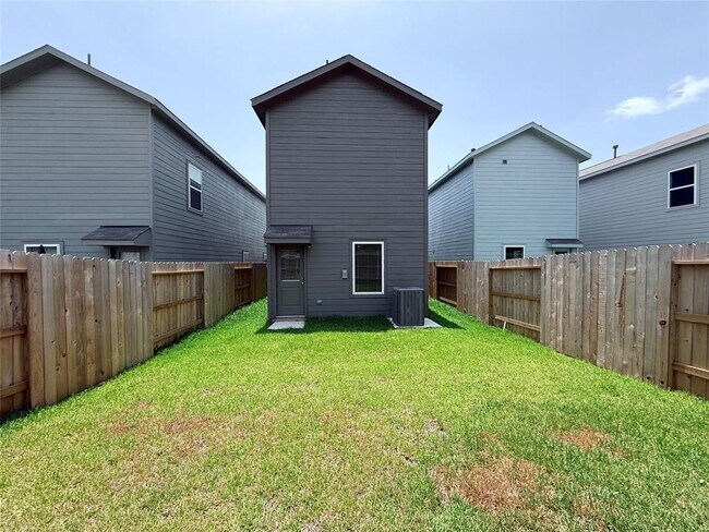 Building Photo - 21321 Carosella Dr