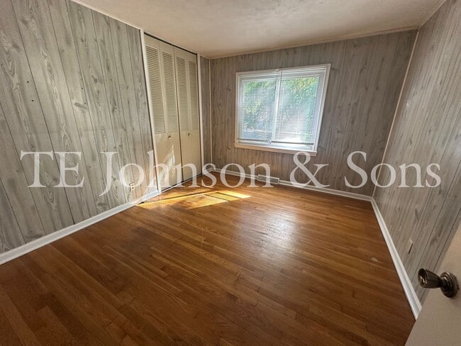 Building Photo - 3 Bed Home Situated near Hwy. 311 & Local Golf Course