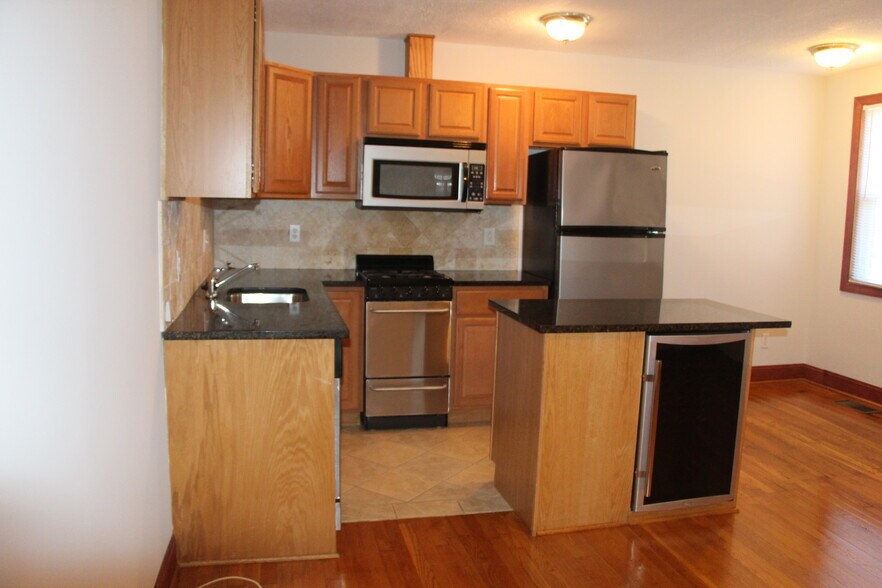 Building Photo - 634 N Monroe St