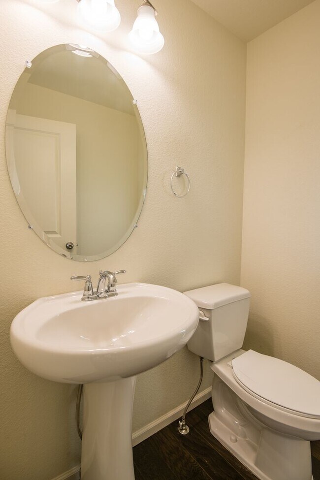 Building Photo - 2 Bedroom 2 1/2 Bath in Mosaic