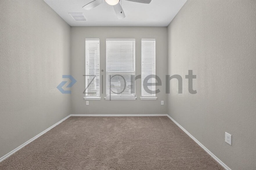 Building Photo - Unit