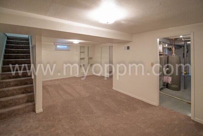 Building Photo - 4 bedroom house with new appliances | 132n...