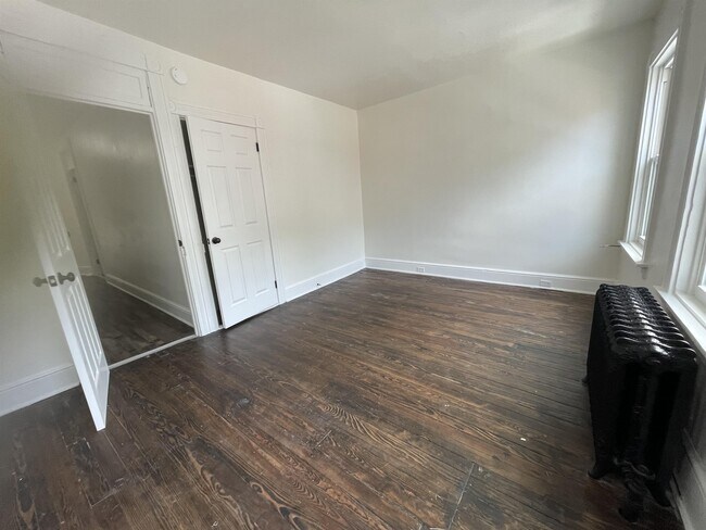 Building Photo - 521 Howard Ave