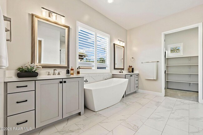 Building Photo - 1476 Sierry Peaks Dr