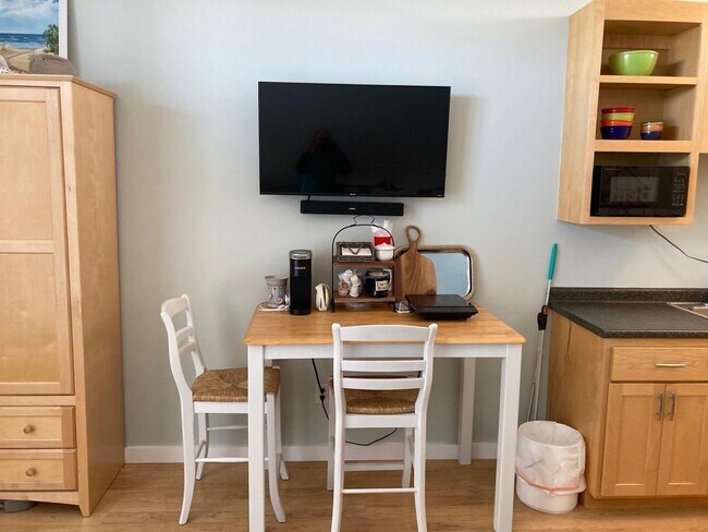 Building Photo - Hampton, Nh