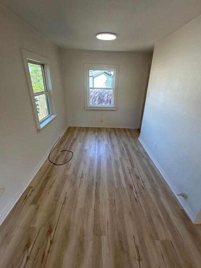 Building Photo - 2844 Toluca Ave