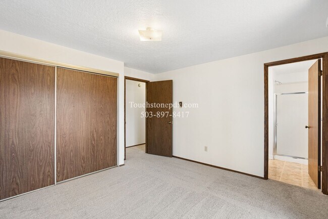 Building Photo - 1440 Columbia Ave