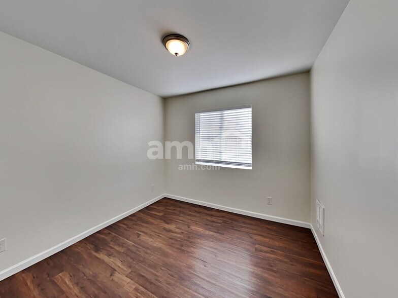 Building Photo - 16703 25th Ave Ct E