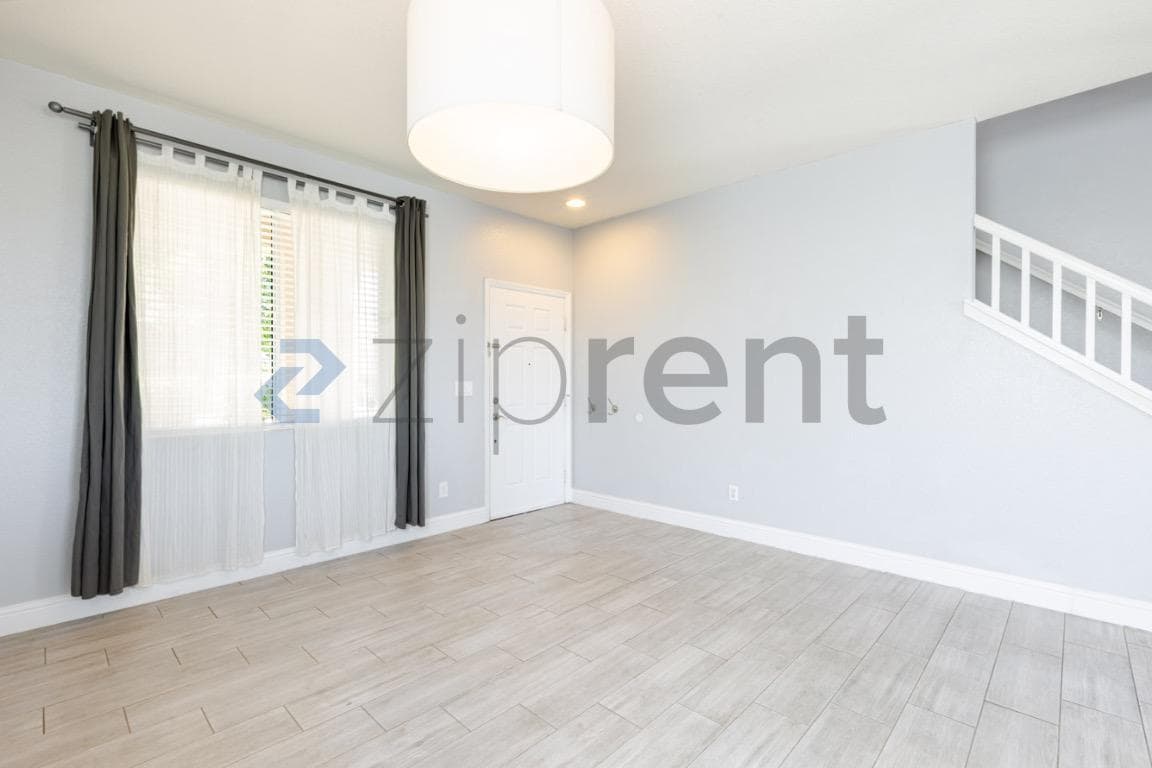 Building Photo - Unit