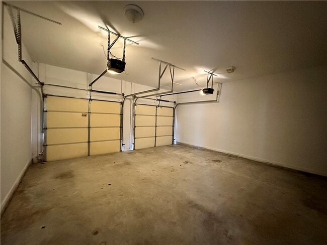 Building Photo - 2403 Walnut Tree Ln