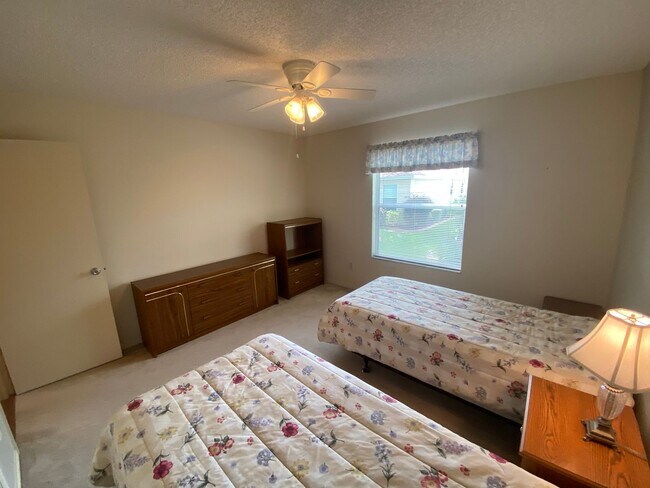 Building Photo - Beautiful 2 + 2 Villa, Mostly Furnished AN...