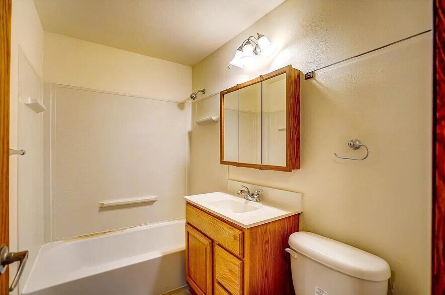 Building Photo - 1165 Petra Pl