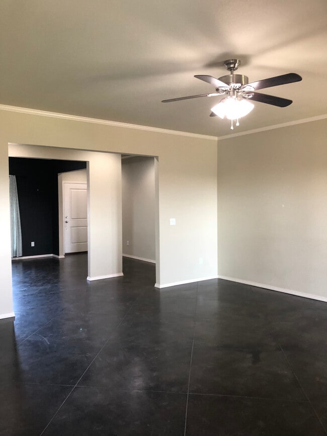 Building Photo - Located in HERITAGE HILLS !!! 2016 Built, ...