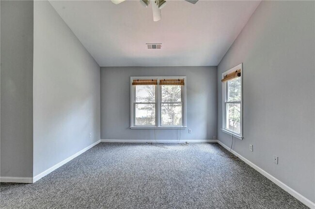 Building Photo - 2835 Crestmont Ct
