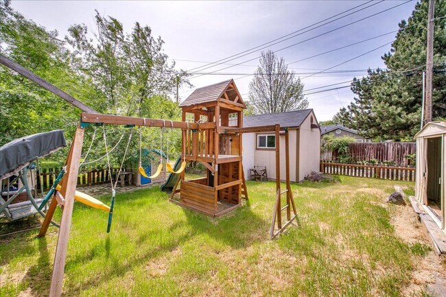 Building Photo - Desirable SE Boise Home Minutes From BSU!
