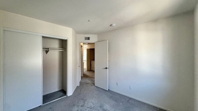 Building Photo - 10206 Wateridge Cir