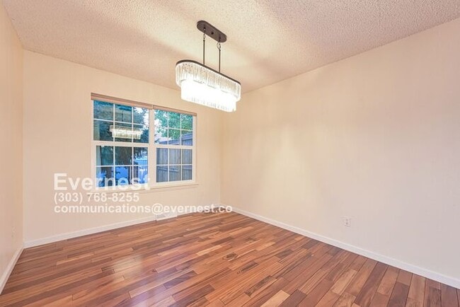 Building Photo - 2-Bedroom Home with Modern Amenities and C...
